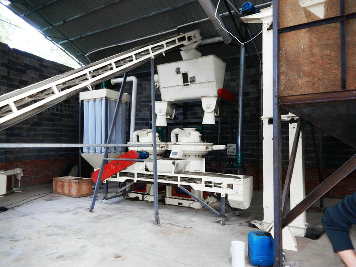 山西時(shí)產(chǎn)2-4噸木屑顆粒生產(chǎn)線(xiàn)